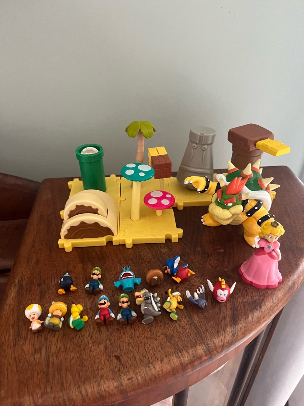 Nintendo Super Mario Micro land Platform Playset Bowser & Princess Peach min